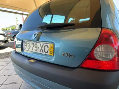 Renault Clio 2004 - 3250 EUR, 222926 km - AUTO.MOTO.pt - 222926km - foto 8 de 28