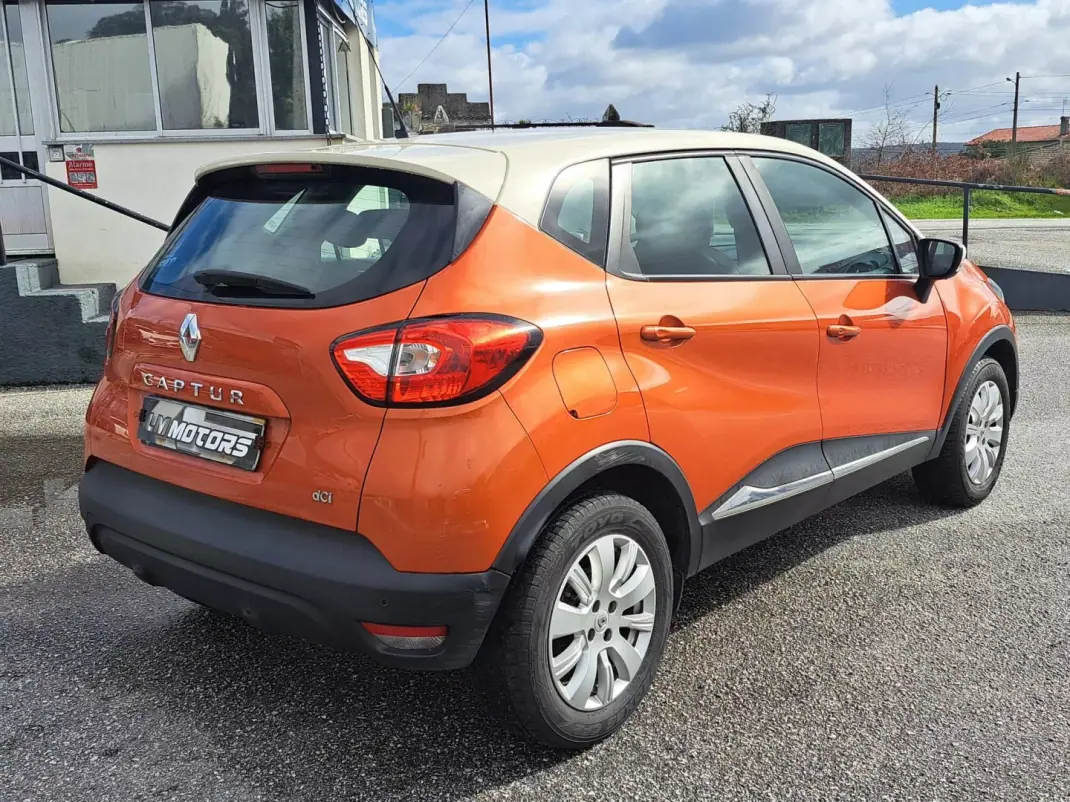 Renault Captur 2016 - 11450 EUR, 165268 km - AUTO.MOTO.pt - 165268km - foto 7 de 41