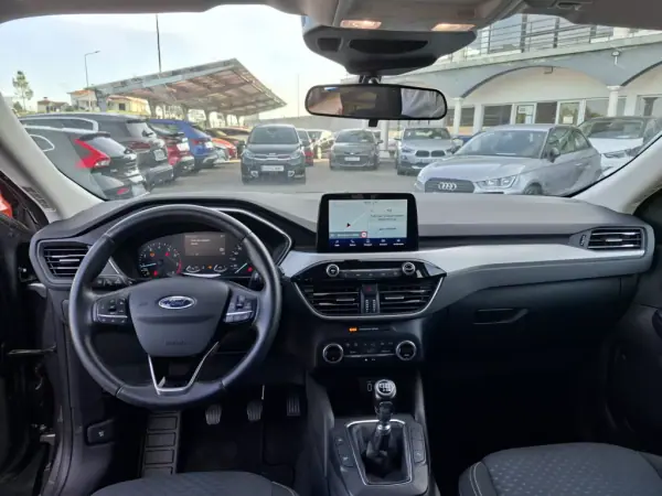 Ford Kuga 2021 - 21000 EUR, 59800 km - AUTO.MOTO.pt - 59800km - foto 14 de 36