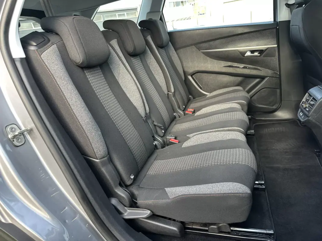 Peugeot 5008 2017 - 14900 EUR, 200000 km - 200000km - foto 60 de 63