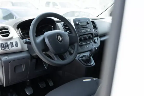 Renault Trafic 2016 - 21900 EUR, 152992 km - AUTO.MOTO.pt - 152992km - foto 10 de 16