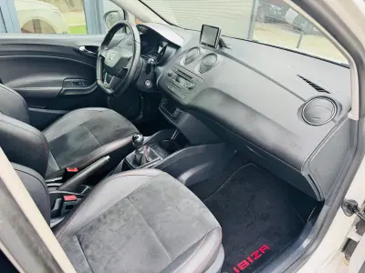 SEAT Ibiza 2015 - 15000 EUR, 159000 km - AUTO.MOTO.pt - 159000km - foto 12 de 20