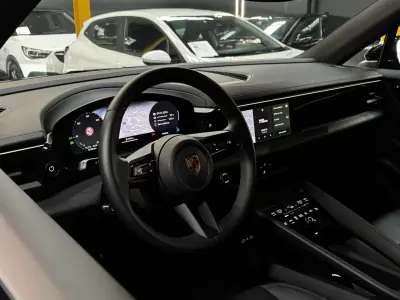 Porsche Macan 2025 - 87990 EUR, 15800 km - AUTO.MOTO.pt - 15800km - foto 16 de 33