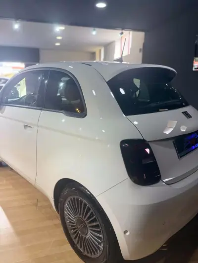Fiat 500e 2021 - 16999 EUR, 18600 km - 18600km - foto 14 de 16