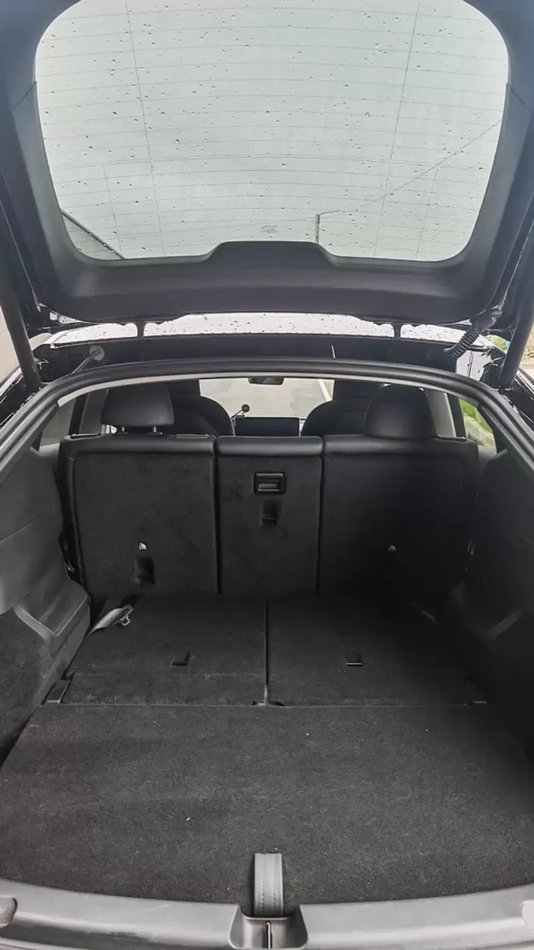 Tesla Model Y 2024 - 49950 EUR, 25000 km - AUTO.MOTO.pt - 25000km - foto 11 de 13