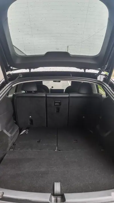 Tesla Model Y 2024 - 49950 EUR, 25000 km - AUTO.MOTO.pt - 25000km - foto 11 de 13