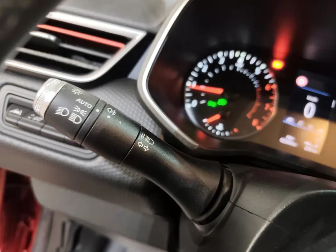 Renault Clio 2019 - 12300 EUR, 62000 km - 62000km - foto 15 de 22