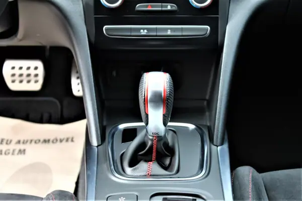 Renault Mégane 2019 - 43990 EUR, 42000 km - AUTO.MOTO.pt - 42000km - foto 28 de 41