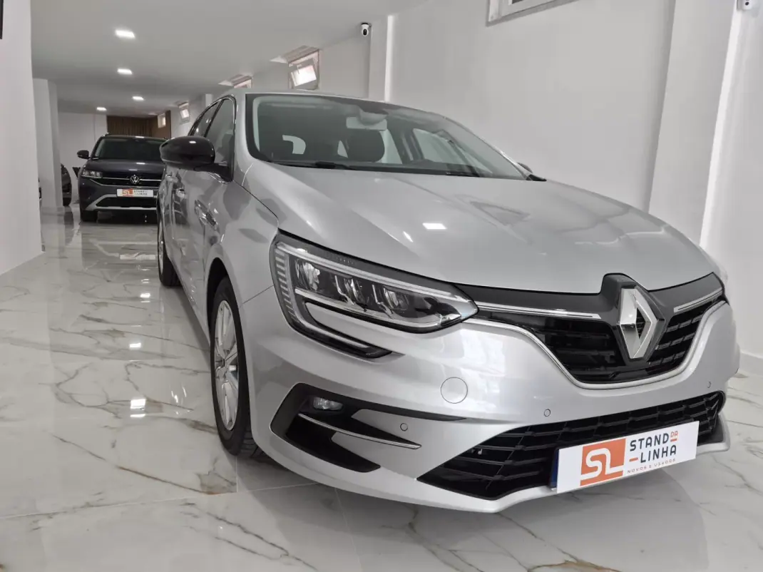 Renault Mégane Sport Tourer 2024 - 23500 EUR, 40782 km - AUTO.MOTO.pt - 40782km - foto 1 de 21