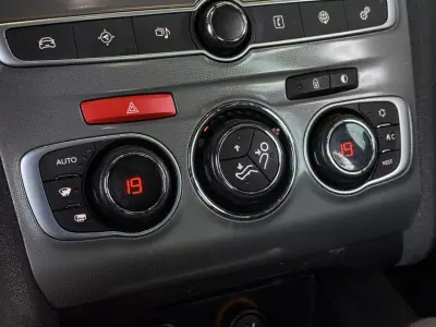 Citroën C4 2016 - 11990 EUR, 169400 km - AUTO.MOTO.pt - 169400km - foto 24 de 29