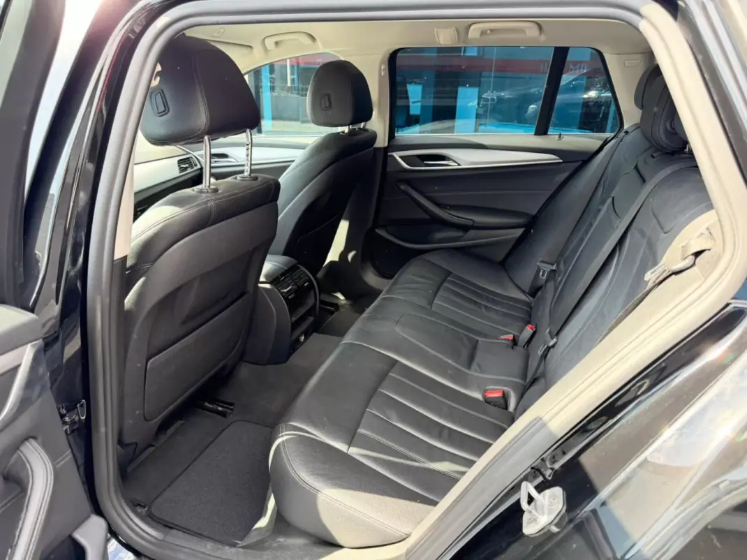 BMW 520 2017 - 21900 EUR, 217000 km - AUTO.MOTO.pt - 217000km - foto 10 de 12
