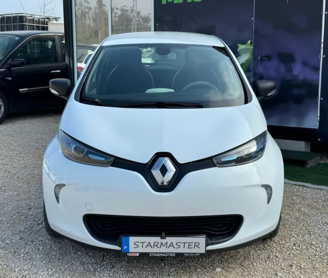 Renault Zoe 2017 - 10550 EUR, 98529 km - AUTO.MOTO.pt - 98529km - foto 2 de 18