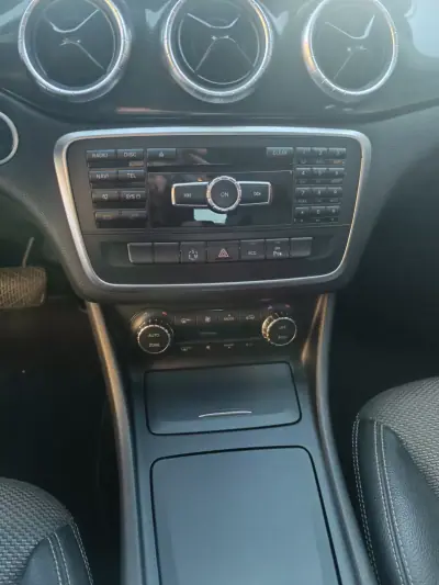 Mercedes-Benz CLA 200 2013 - 16900 EUR, 165407 km - AUTO.MOTO.pt - 165407km - foto 19 de 23