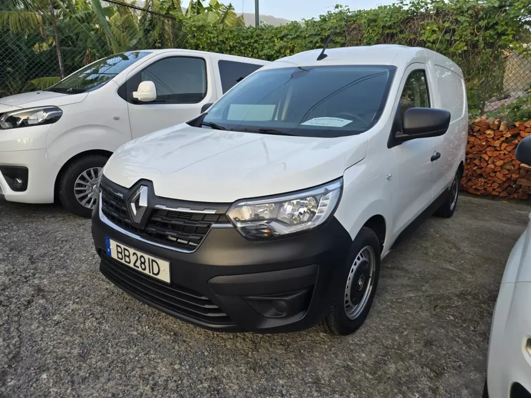 Renault EXPRESS 1.5 Blue dCi 2LUG 2023 - 16950 EUR, 70500 km - AUTO.MOTO.pt - 70500km - foto 1 de 7