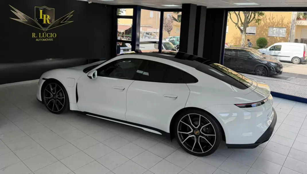 Porsche Taycan 2023 - 67000 EUR, 46411 km - 46411km - foto 11 de 40