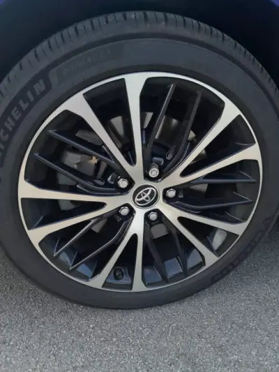 Toyota Camry 2019 - 34930 EUR, 42103 km - AUTO.MOTO.pt - 42103km - foto 9 de 11