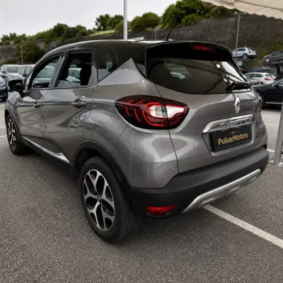 Renault Captur 2018 - 12900 EUR, 185699 km - AUTO.MOTO.pt - 185699km - foto 4 de 11