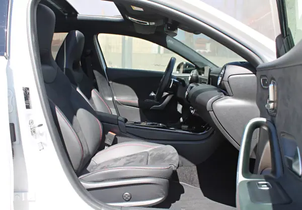 Mercedes-Benz A 180 2023 - 30990 EUR, 60412 km - AUTO.MOTO.pt - 60412km - foto 16 de 31