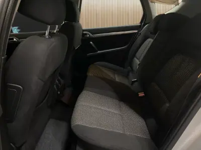 Peugeot 407 SW 2006 - 2950 EUR, 315000 km - AUTO.MOTO.pt - 315000km - foto 17 de 19