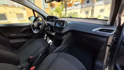 Peugeot 208 2019 - 9980 EUR, 50000 km - AUTO.MOTO.pt - 50000km - foto 10 de 14