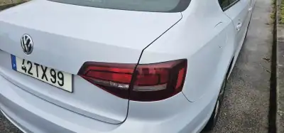 Volkswagen Jetta 2017 - 8990 EUR, 260000 km - AUTO.MOTO.pt - 260000km - foto 24 de 56