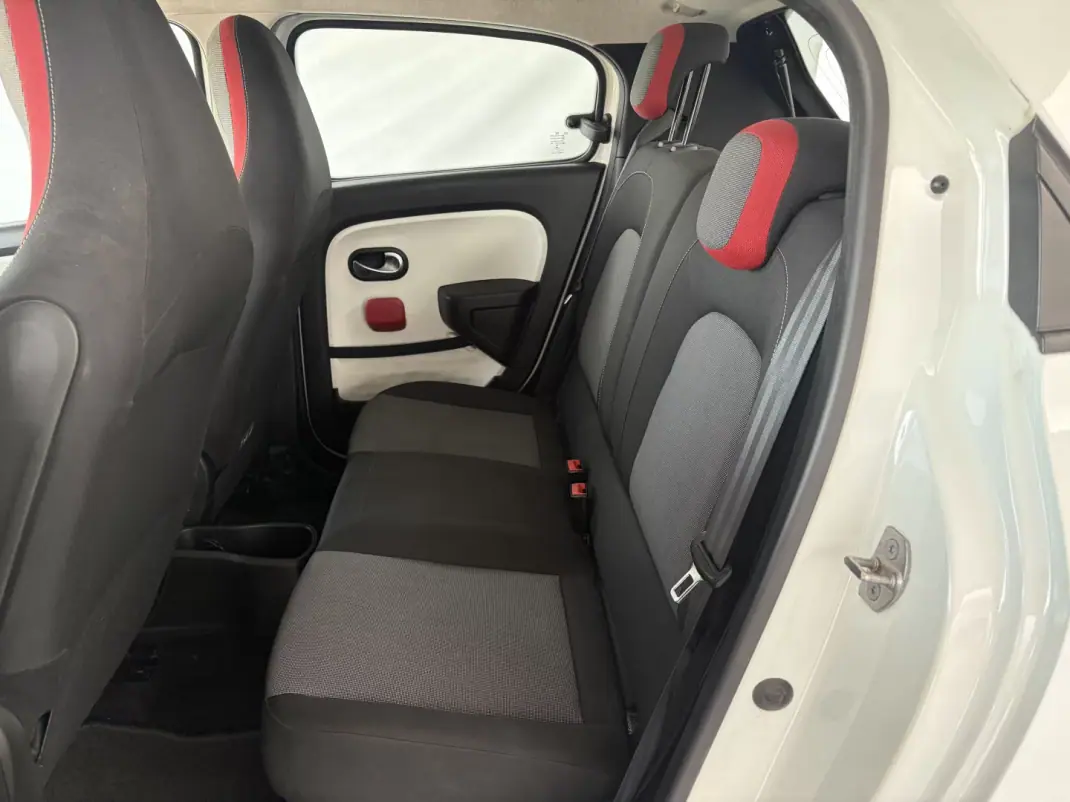 Renault Twingo 2015 - 8990 EUR, 146658 km - AUTO.MOTO.pt - 146658km - foto 8 de 12