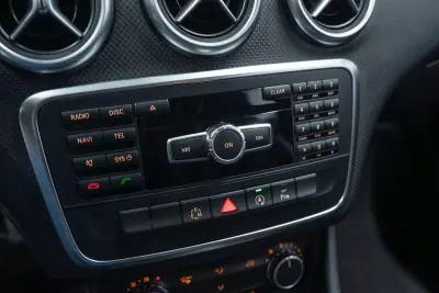 Mercedes-Benz A 180 2015 - 16950 EUR, 81000 km - AUTO.MOTO.pt - 81000km - foto 33 de 36