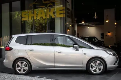 Opel Zafira 2015 - 10750 EUR, 132405 km - AUTO.MOTO.pt - 132405km - foto 9 de 32