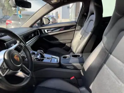 Porsche Panamera 2018 - 74500 EUR, 50941 km - AUTO.MOTO.pt - 50941km - foto 35 de 41