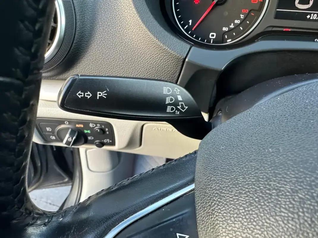 Audi A3 Limousine 2015 - 15900 EUR, 238805 km - AUTO.MOTO.pt - 238805km - foto 12 de 18