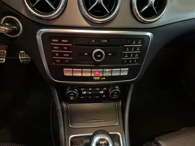 Mercedes-Benz CLA 180 2016 - 15950 EUR, 208726 km - AUTO.MOTO.pt - 208726km - foto 13 de 20