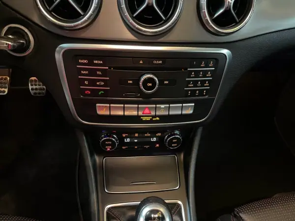 Mercedes-Benz CLA 180 2016 - 15950 EUR, 208726 km - AUTO.MOTO.pt - 208726km - foto 13 de 20