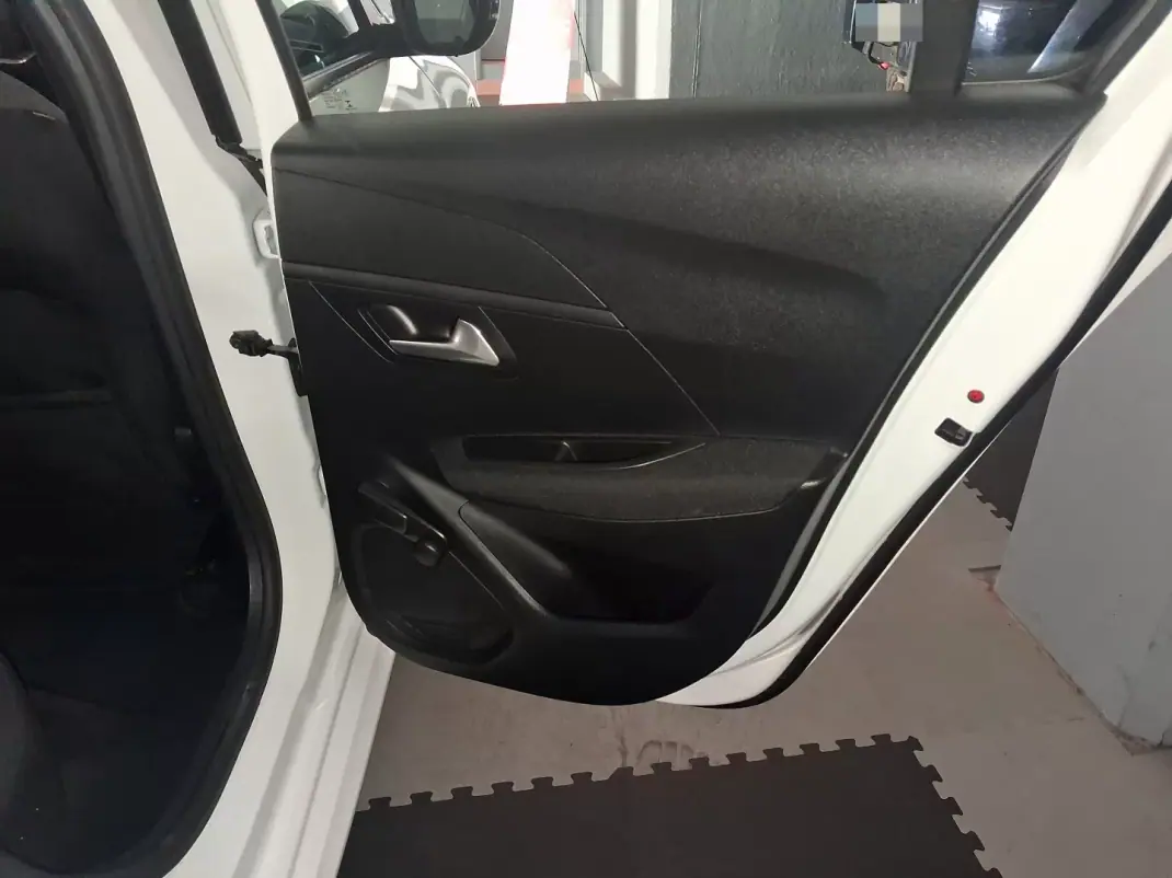 Peugeot e-208 2022 - 17750 EUR, 61000 km - 61000km - foto 19 de 23