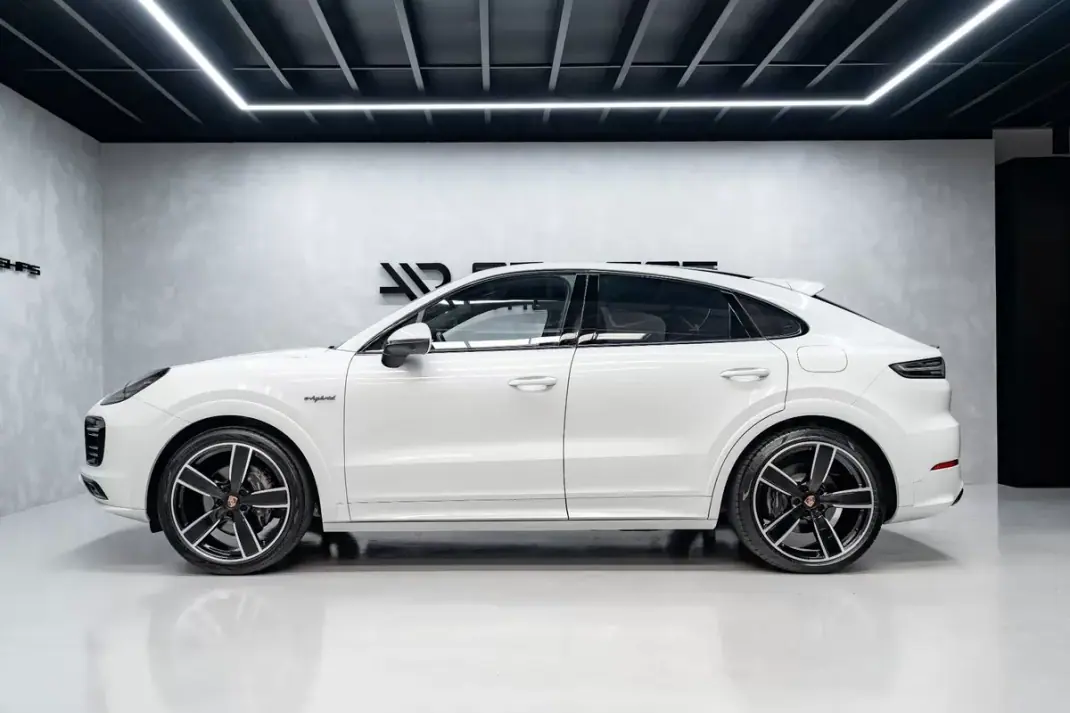 Porsche Cayenne Coupé 2022 - 84950 EUR, 71000 km - 71000km - foto 16 de 60