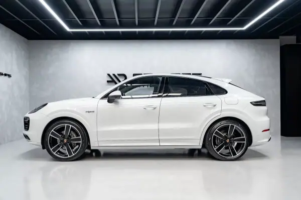 Porsche Cayenne Coupé 2022 - 84950 EUR, 71000 km - AUTO.MOTO.pt - 71000km - foto 16 de 60