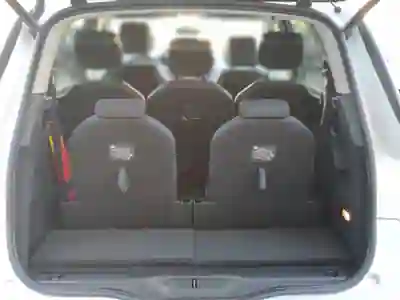 Citroën C4 Grand Picasso 2015 - 10500 EUR, 185000 km - AUTO.MOTO.pt - 185000km - foto 9 de 15