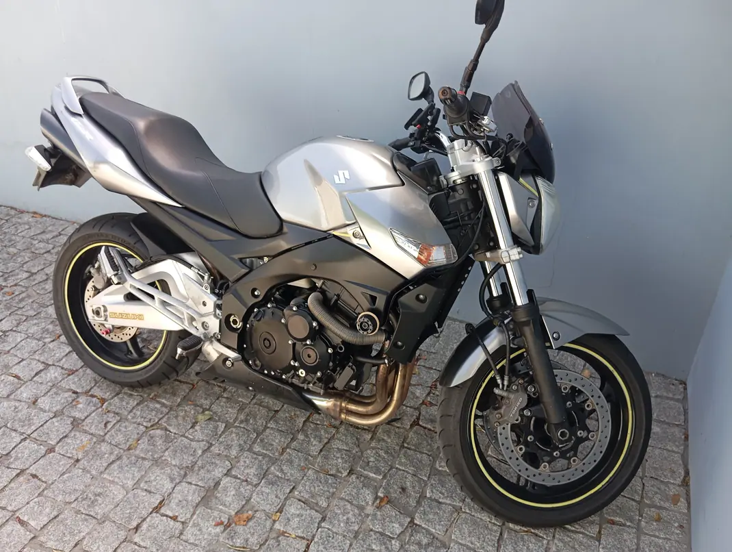 Suzuki GSX-R 600 2010 - 4100 EUR, 51000 km - 51000km - foto 5 de 7