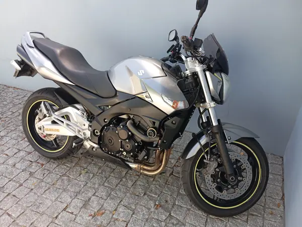 Suzuki GSX-R 600 2010 - 4300 EUR, 51000 km - AUTO.MOTO.pt - 51000km - foto 5 de 7