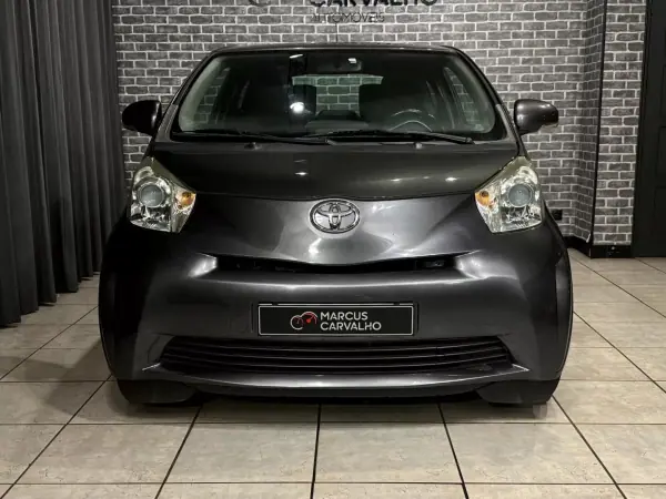 Toyota iQ 2010 - 7990 EUR, 180000 km - AUTO.MOTO.pt - 180000km - foto 2 de 13