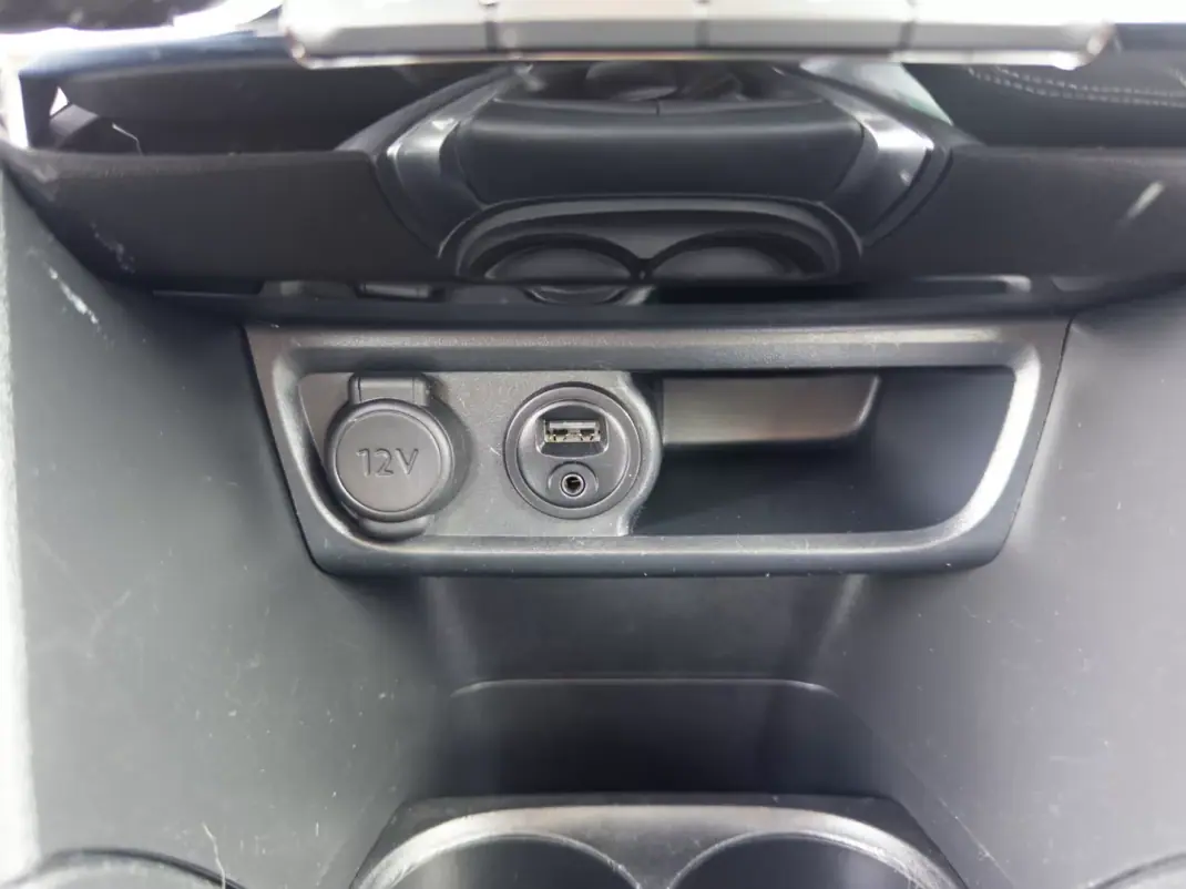 Peugeot 208 2018 - 10990 EUR, 181000 km - AUTO.MOTO.pt - 181000km - foto 25 de 38