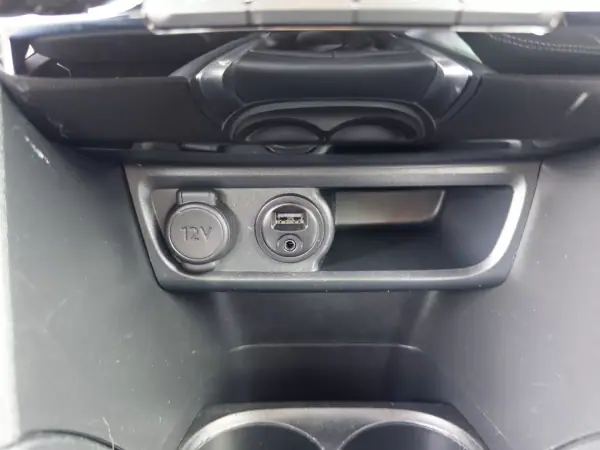 Peugeot 208 2018 - 10990 EUR, 181000 km - AUTO.MOTO.pt - 181000km - foto 25 de 38