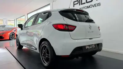 Renault Clio 2015 - 9990 EUR, 83183 km - AUTO.MOTO.pt - 83183km - foto 6 de 19