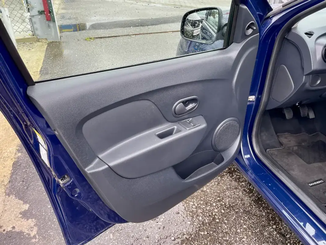 Dacia Sandero 2019 - 10950 EUR, 53499 km - AUTO.MOTO.pt - 53499km - foto 8 de 26