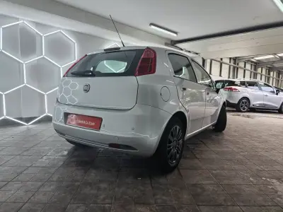 Fiat Grande Punto 2010 - 6000 EUR, 161462 km - AUTO.MOTO.pt - 161462km - foto 21 de 35