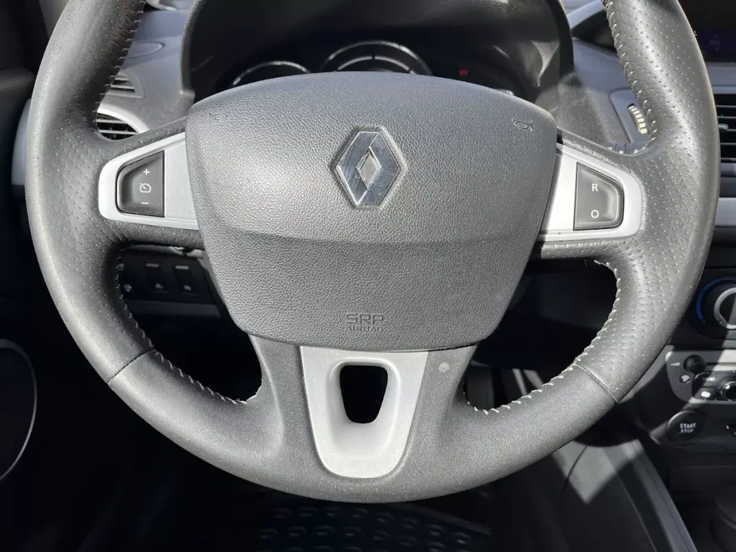 Renault Mégane Sport Tourer 2012 - 6950 EUR, 227000 km - AUTO.MOTO.pt - 227000km - foto 12 de 36