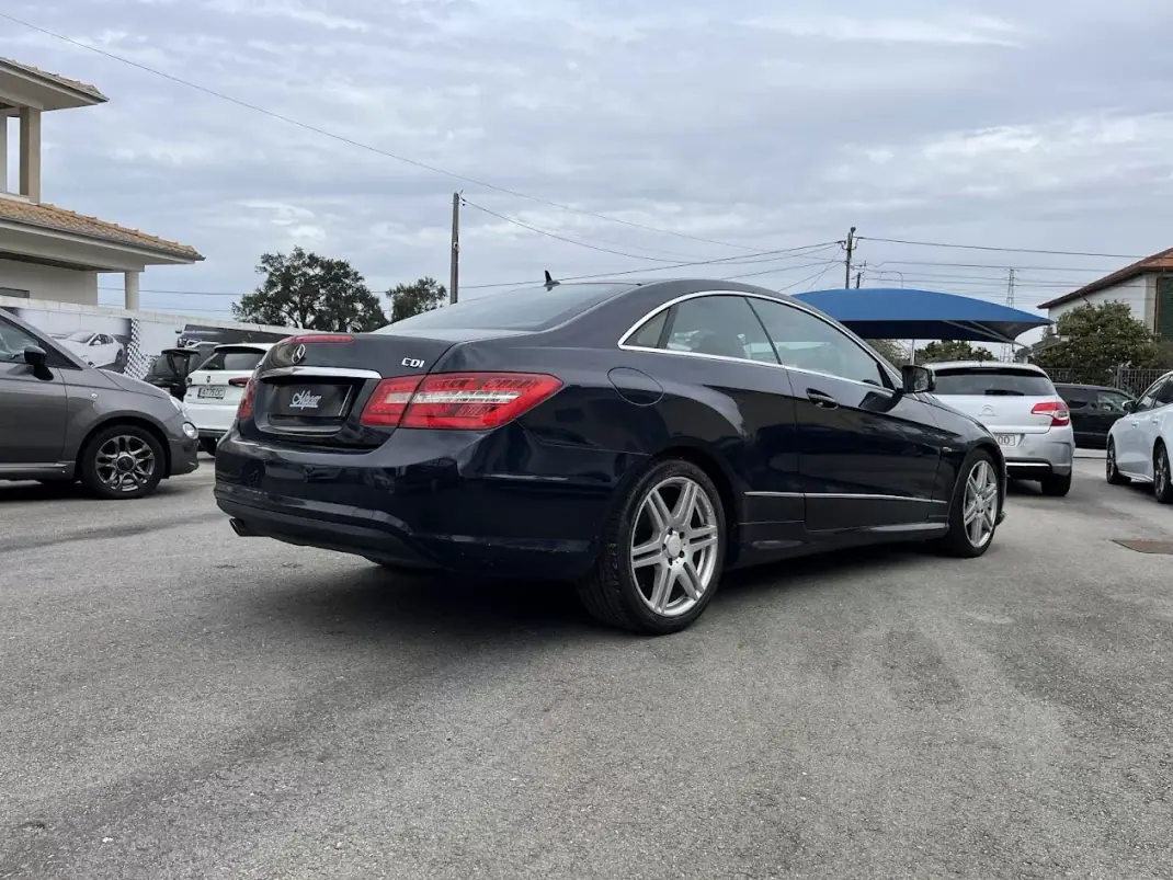 Mercedes-Benz E 250 2010 - 15950 EUR, 324000 km - AUTO.MOTO.pt - 324000km - foto 26 de 28