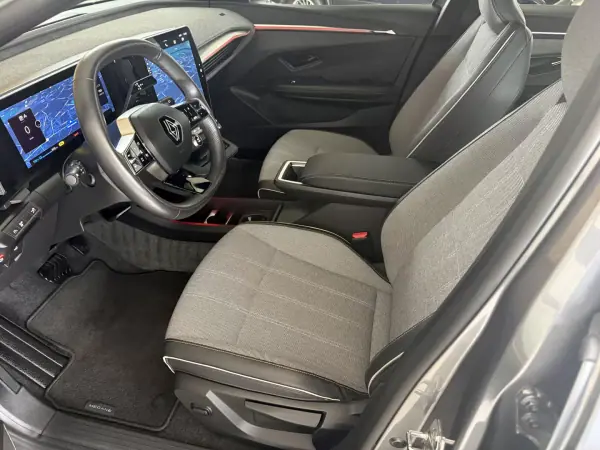 Renault Mégane E-Tech 2023 - 25500 EUR, 58000 km - AUTO.MOTO.pt - 58000km - foto 56 de 121