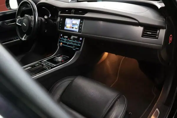 Jaguar XF 2016 - 25900 EUR, 63375 km - AUTO.MOTO.pt - 63375km - foto 24 de 36