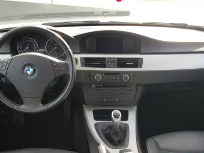 BMW 318 2011 - 10750 EUR, 300000 km - AUTO.MOTO.pt - 300000km - foto 11 de 42