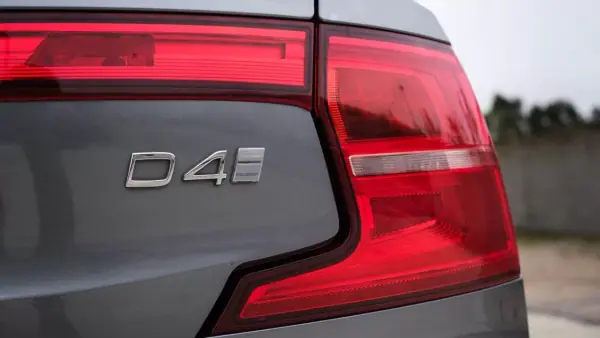 Volvo S90 2016 - 24750 EUR, 266000 km - AUTO.MOTO.pt - 266000km - foto 7 de 50